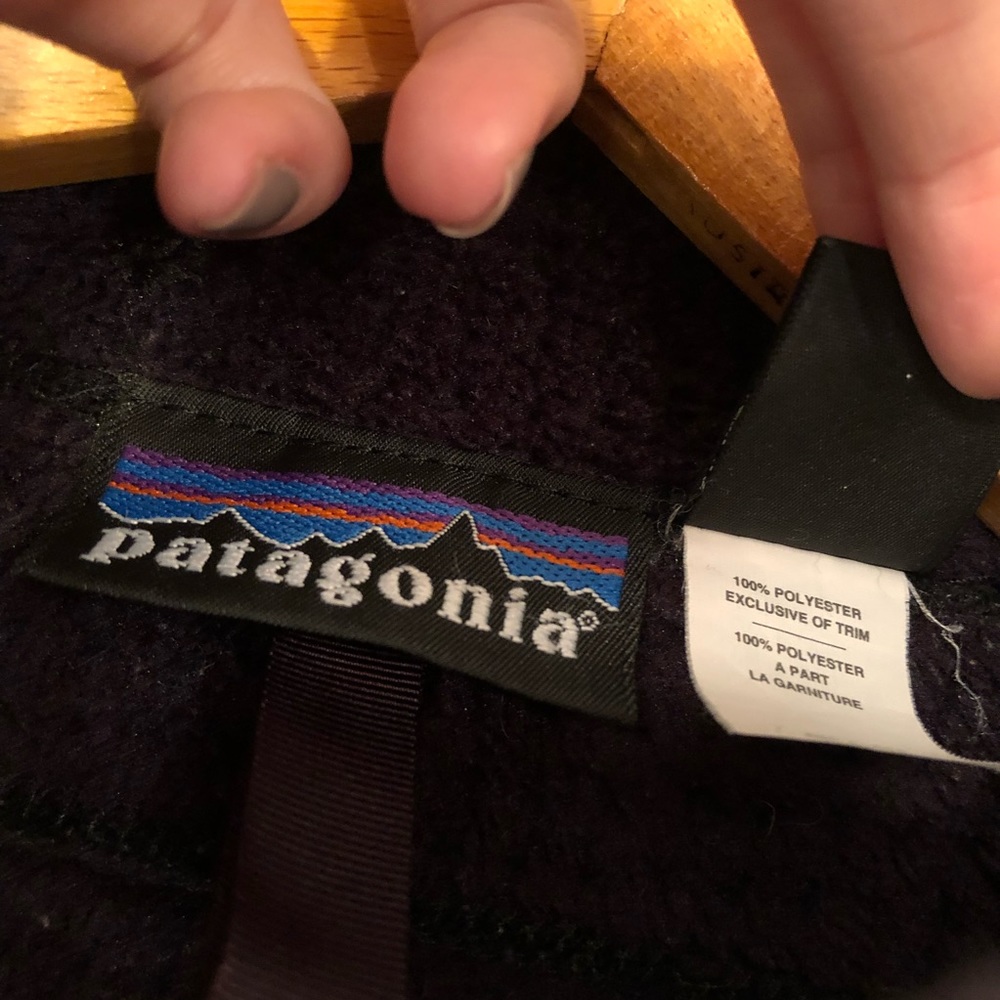 Patagonia Women’s Black Fleece R4 Regulator Jacket - Picture 6 of 8